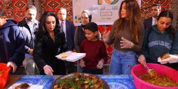 وزيرة التضامن تتفقد مطبخ إطعام "مبادرة مائدة".. وتشارك فى إعداد وجبات الإفطار 1 - جريدة المساء