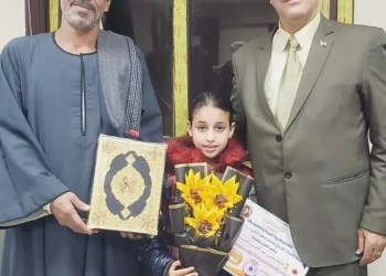 تكريم تلميذة بقنا عثرت على 17 ألف جنيه وأعادتها لصاحبها 58 - جريدة المساء تكريم تلميذة بقنا عثرت على 17 ألف جنيه وأعادتها لصاحبها 57 - جريدة المساء