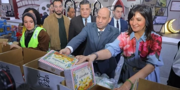 وزير العمل يشارك صناع الخير تعبئة كراتين المنفذ لدعم الأسر الأولى بالرعاية 5 - جريدة المساء