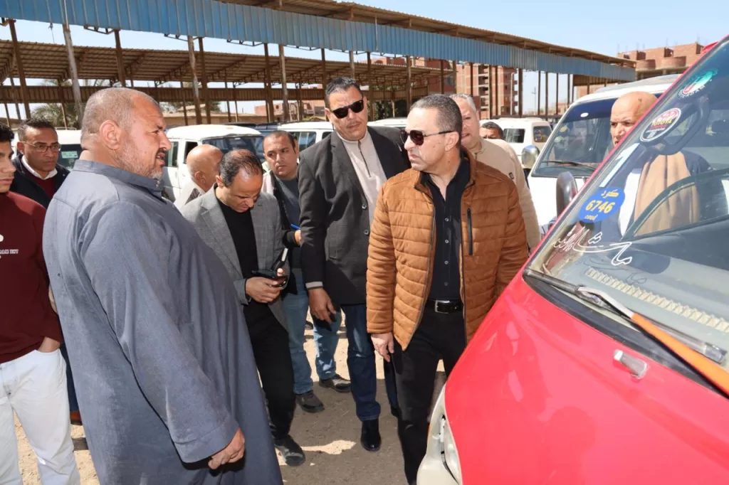محافظ المنوفية يتفقد مواقف سيارات الشهداء .. للتأكد من تطبيق التعريفة 37 - جريدة المساء