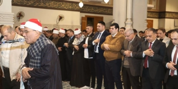 روحانيات ليلة القدر تملأ مسجد الفتح بالزقازيق.. محافظ الشرقية يشهد الاحتفالية الكبرى ويكرّم أئمة الأوقاف تقديرًا لجهودهم في رمضان 422 - جريدة المساء