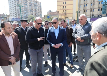 محافظ الجيزة يتفقد موقف السرفيس في ميدان المحافظة للتأكد من الالتزام بتعريفة الركوب 33 - جريدة المساء