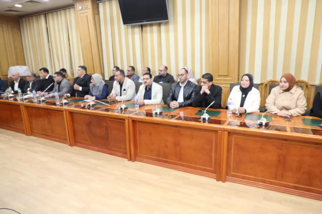 محافظ المنوفية لمسؤولي الصحة : صحة المواطن خط أحمر 29 - جريدة المساء