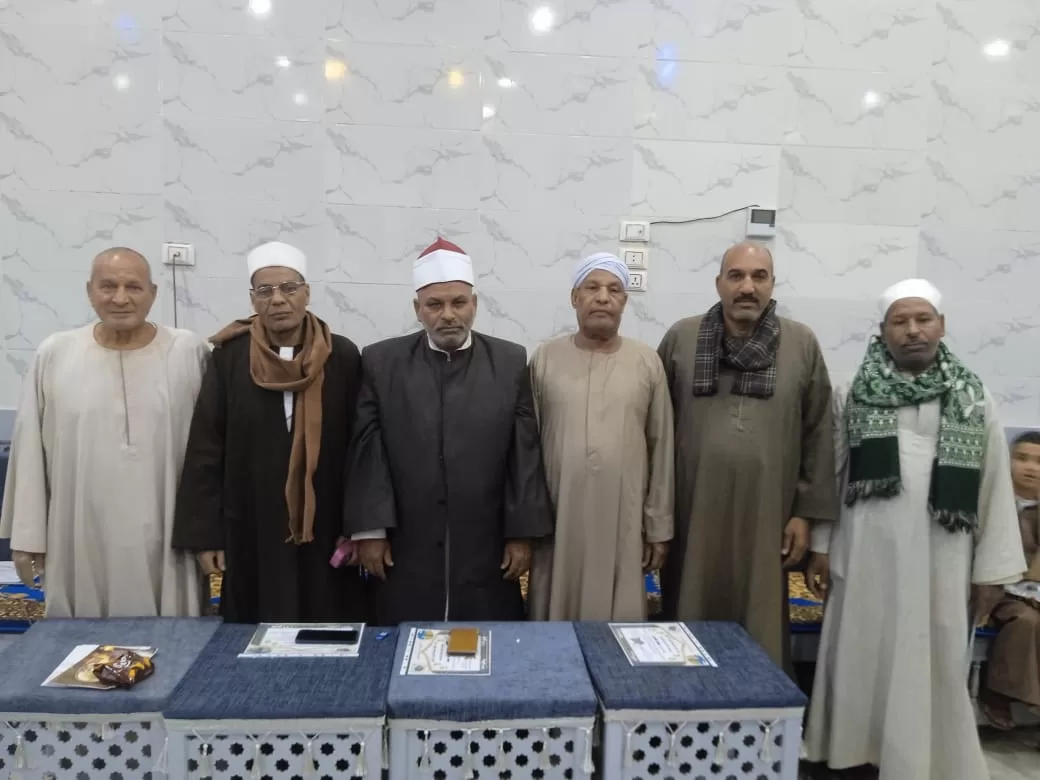 تكريم 135 من حفظة القرآن الكريم فى احتفالية كبرى بقرية الحرزات بنقادة 27 - جريدة المساء تكريم 135 من حفظة القرآن الكريم فى احتفالية كبرى بقرية الحرزات بنقادة 26 - جريدة المساء