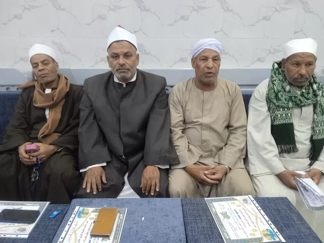 تكريم 135 من حفظة القرآن الكريم فى احتفالية كبرى بقرية الحرزات بنقادة 75 - جريدة المساء تكريم 135 من حفظة القرآن الكريم فى احتفالية كبرى بقرية الحرزات بنقادة 74 - جريدة المساء