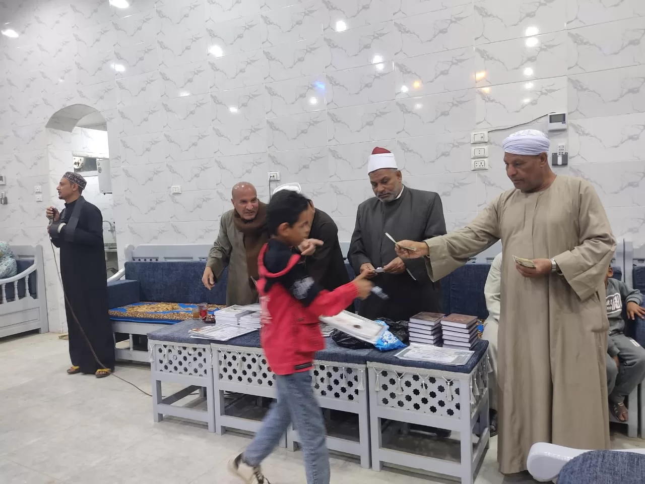 تكريم 135 من حفظة القرآن الكريم فى احتفالية كبرى بقرية الحرزات بنقادة 63 - جريدة المساء تكريم 135 من حفظة القرآن الكريم فى احتفالية كبرى بقرية الحرزات بنقادة 62 - جريدة المساء