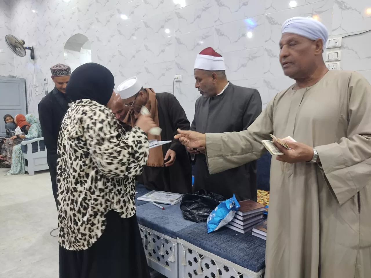 تكريم 135 من حفظة القرآن الكريم فى احتفالية كبرى بقرية الحرزات بنقادة 111 - جريدة المساء تكريم 135 من حفظة القرآن الكريم فى احتفالية كبرى بقرية الحرزات بنقادة 110 - جريدة المساء