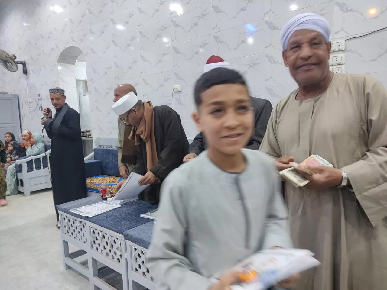 تكريم 135 من حفظة القرآن الكريم فى احتفالية كبرى بقرية الحرزات بنقادة 119 - جريدة المساء تكريم 135 من حفظة القرآن الكريم فى احتفالية كبرى بقرية الحرزات بنقادة 118 - جريدة المساء