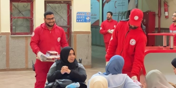 الهلال الأحمر يواصل جهوده الإنسانية فى استقبال الجرحى الفلسطينيين.. ويدفع بقافلة «زاد العزة» 1 - جريدة المساء