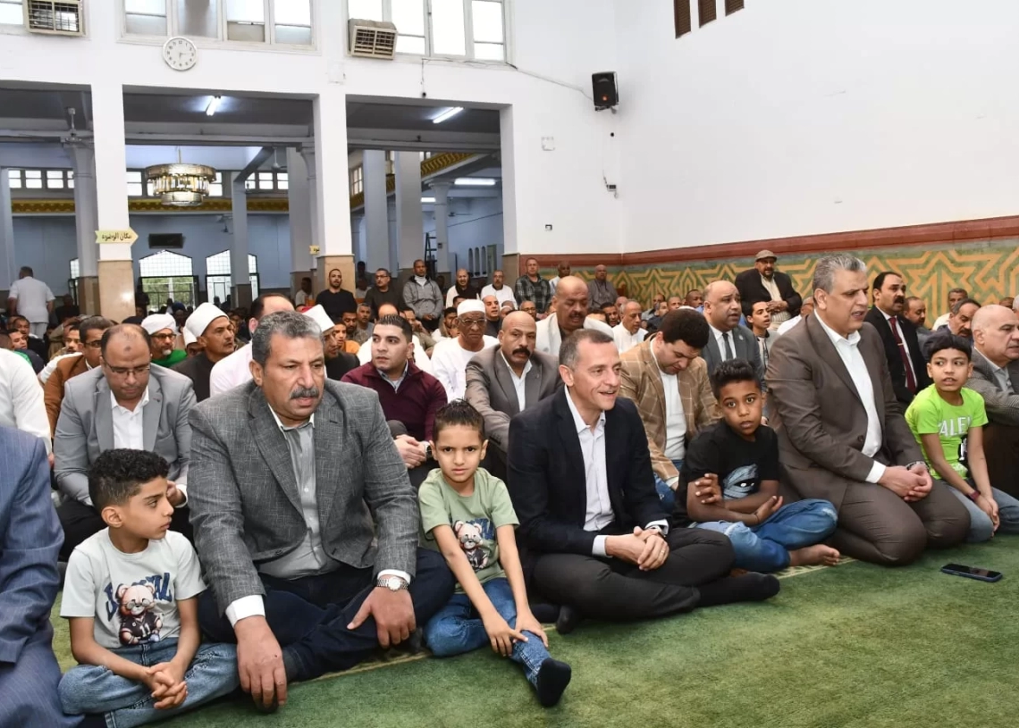 محافظ أسوان يؤدى صلاة العيد بمسجد النصر 19 - جريدة المساء محافظ أسوان يؤدى صلاة العيد بمسجد النصر 18 - جريدة المساء
