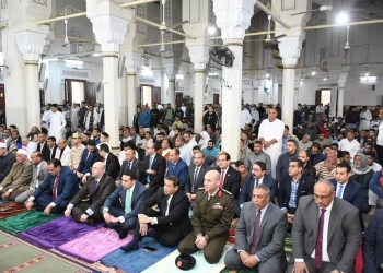 محافظ الفيوم يؤدي صلاة عيد الفطر المبارك بمسجد ناصر الكبير 49 - جريدة المساء