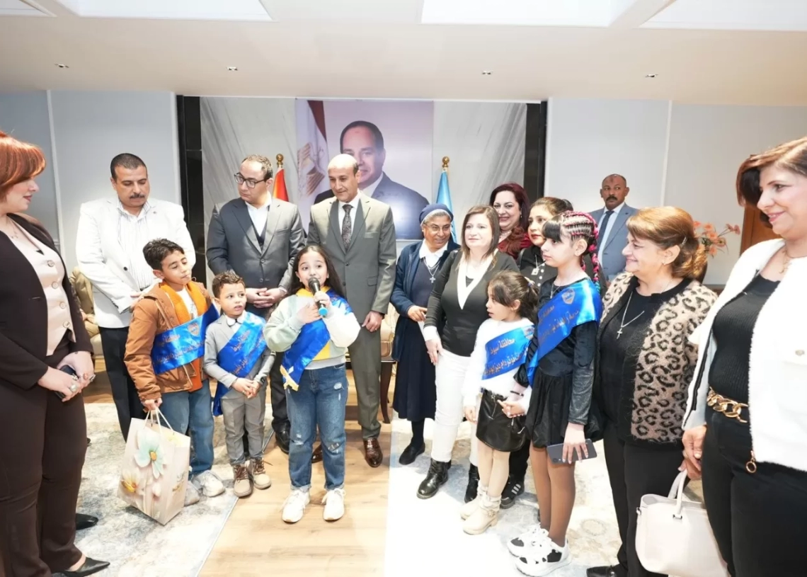 محافظ كفرالشيخ زار دار الأمل للأيتام وقدم هدايا «الرئيس» لهم فى أول أيام العيد 19 - جريدة المساء