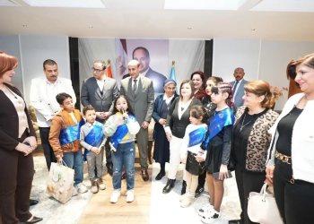 محافظ كفرالشيخ زار دار الأمل للأيتام وقدم هدايا «الرئيس» لهم فى أول أيام العيد 29 - جريدة المساء