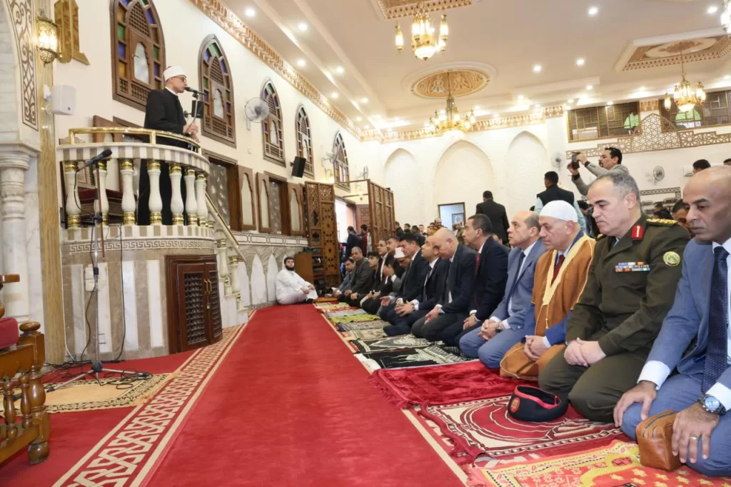 محافظ المنوفية يؤدي شعائر صلاة عيد الفطر المبارك بمسجد الرؤوف الرحيم بشبين الكوم 20 - جريدة المساء