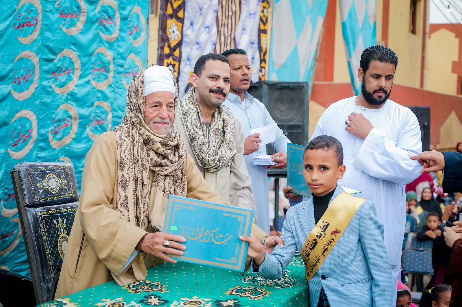 القرآن يضيء القلوب.. 300 حافظ و6 رحلات عمرة في قرى الأشراف 56 - جريدة المساء