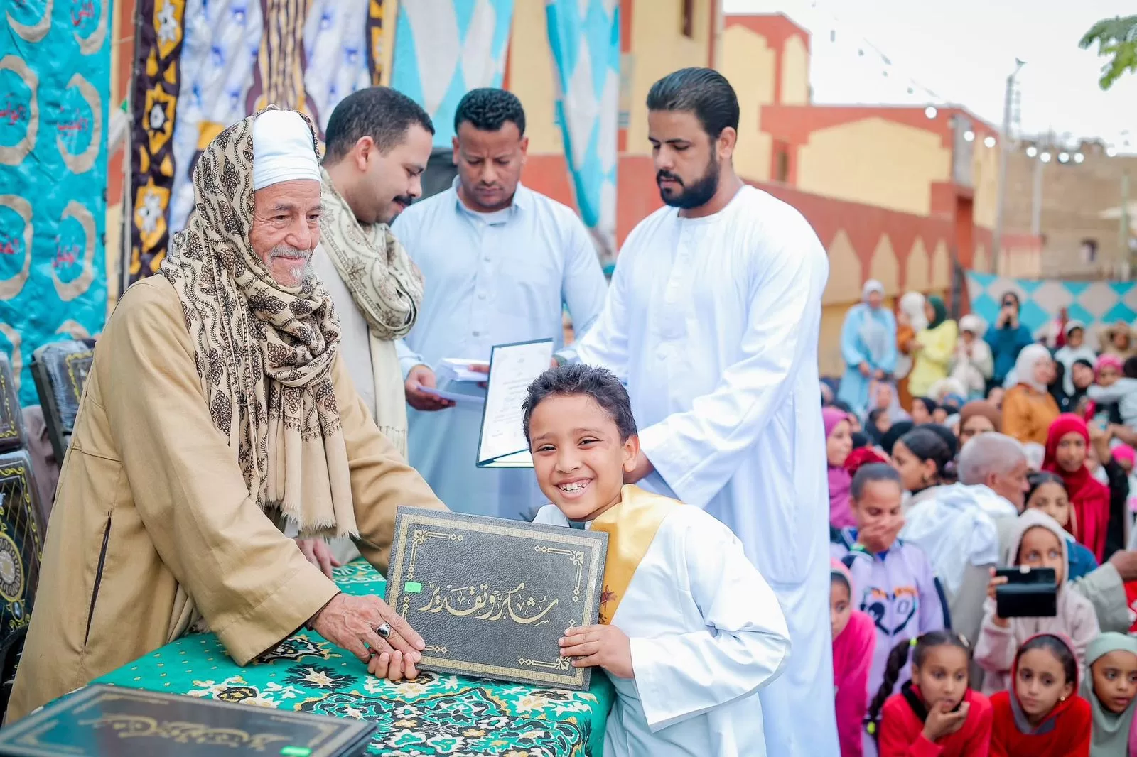 القرآن يضيء القلوب.. 300 حافظ و6 رحلات عمرة في قرى الأشراف 44 - جريدة المساء
