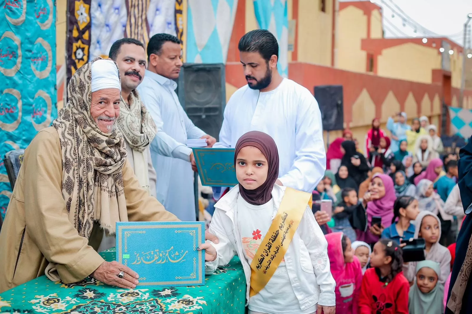 القرآن يضيء القلوب.. 300 حافظ و6 رحلات عمرة في قرى الأشراف 60 - جريدة المساء