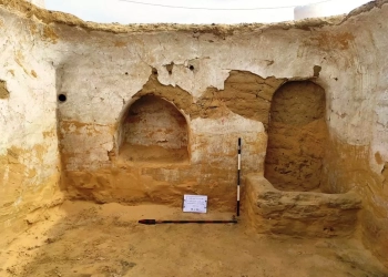 وتتوالى الاكتشافات الأثرية.. فى ربوع مصر.. دير من القرن الرابع الميلادى ..يؤكد نشأة الرهبنة فى وادى النطرون.. المبنى على مساحة 2000 متر مربع.. ويحتوى على غرف ومطابخ متكاملة وأفران وأماكن لتخزين المؤن 25 - جريدة المساء