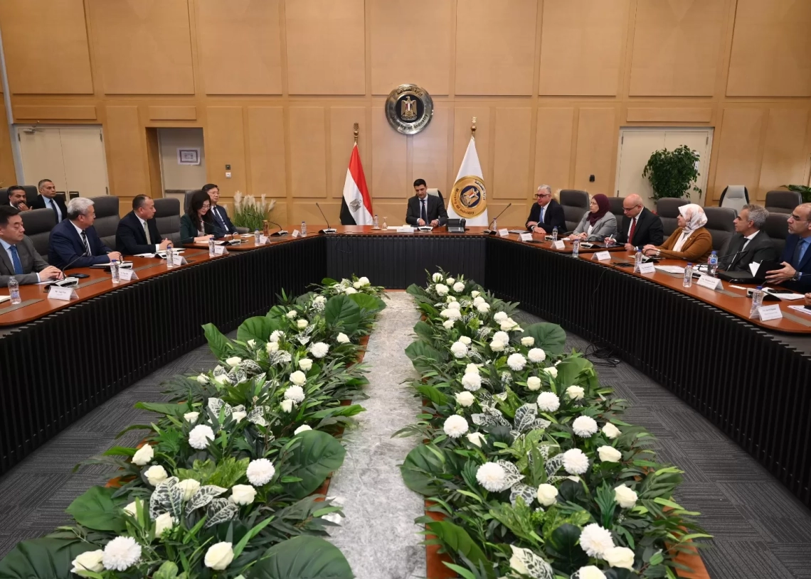وزير الصناعة يبحث مع مجموعة "باوو" الصينية للحديد والصلب فرص تعزيز التعاون الصناعي والاستثماري 18 - جريدة المساء