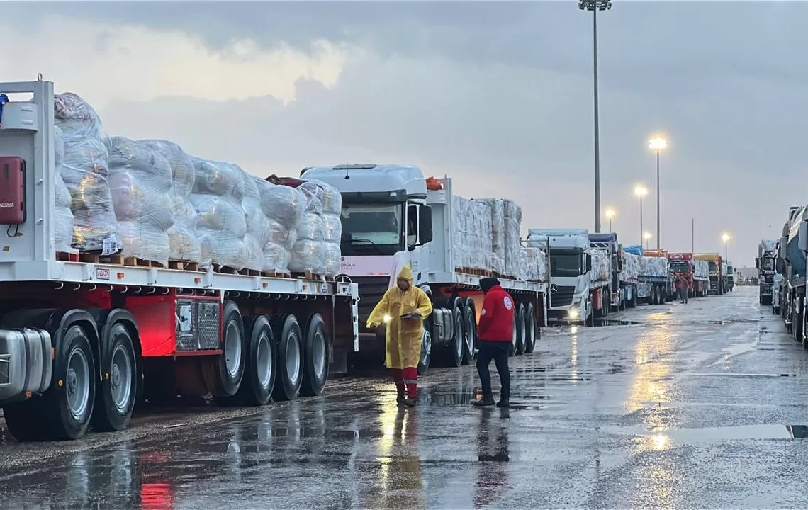 الهلال الأحمر يدفع بأكثر من ألفي خيمة ومستلزمات إغاثية وإنسانية إلى غزة  19 - جريدة المساء