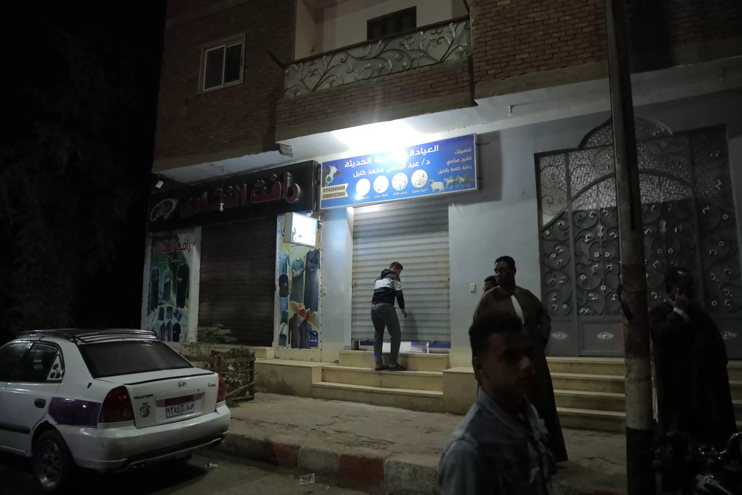 محافظ قنا يتابع تنفيذ قرار مجلس الوزراء بشأن مواعيد غلق المحال العامة 31 - جريدة المساء