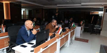 محافظ الجيزة يتابع تنفيذ القرار من مركز السيطرة بديوان المحافظة