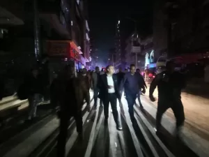 نائب محافظ الجيزة يتابع ميدانيا الالتزام بقرار غلق المحال بمركز كرداسة 20 - جريدة المساء