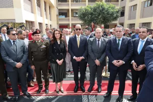 المحافظ يضع إكليل الزهور على النصب التذكاري للشهداء بنزلة الشوبك بالبدرشين ويوقد شعلة النصر 29 - جريدة المساء