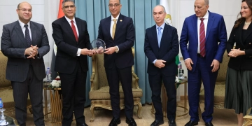 محافظ الجيزة يكرّم المهندس عادل النجار نظيره السابق تقديرًا لجهوده 1 - جريدة المساء