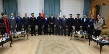 د. أحمد الأنصاري محافظ الجيزة  يستقبل مدير الأمن والوفد المرافق