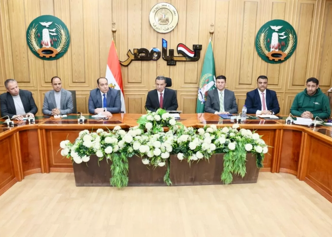 محافظ المنوفية لرؤساء الوحدات المحلية : تفعيل نظام " أون لاين " لمتابعة غلق المحال العامة وتقييم أداء شركات النظافة 19 - جريدة المساء