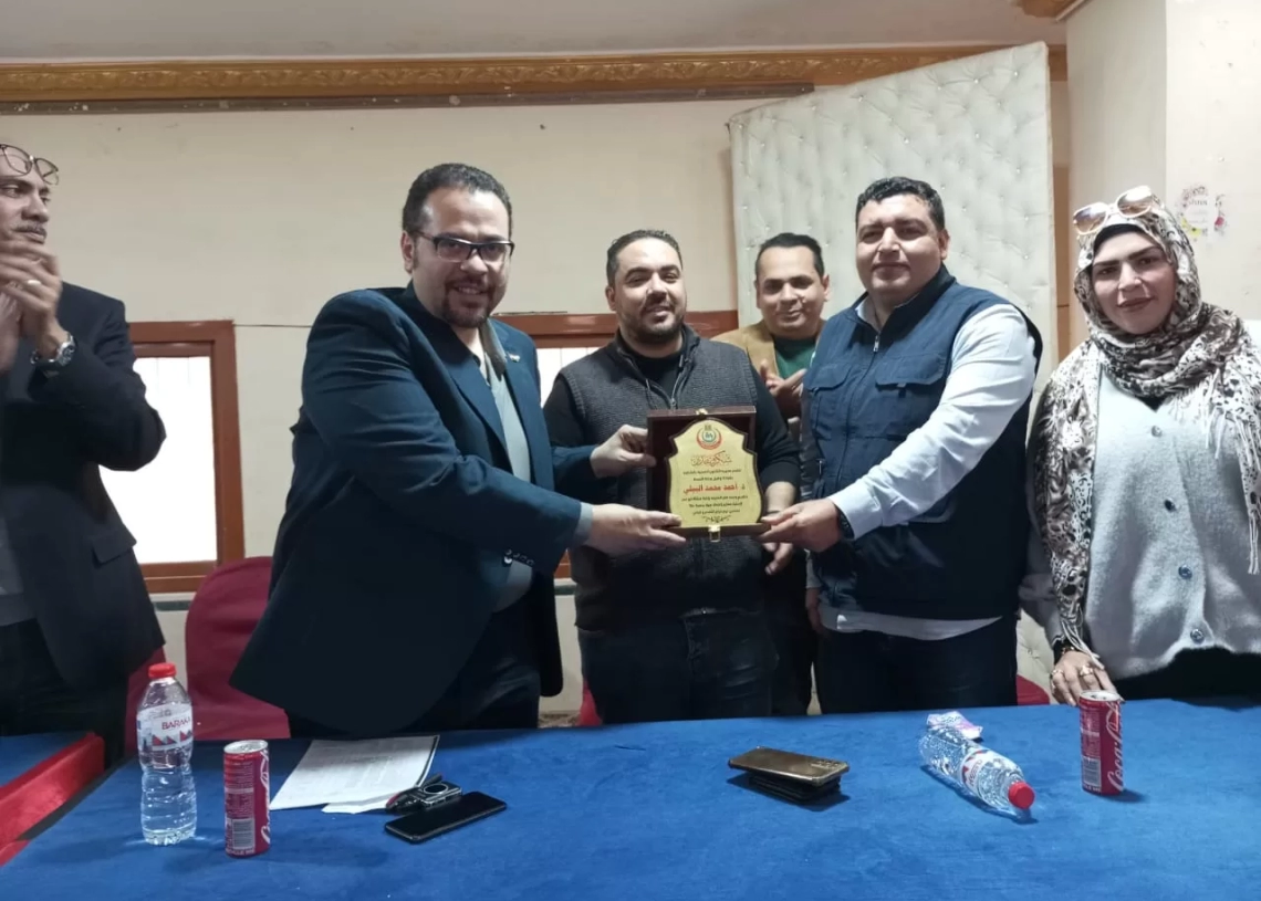 جولات ميدانية مكثفة لتعزيز جودة الخدمة.. وكيل صحة الشرقية يتفقد مركز الحسينية ويكرّم الوحدات المعتمدة بأبو عمر 19 - جريدة المساء