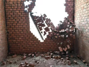 جهاز الشروق يضرب من جديد ويزيل مخالفة زيادة مسطح غرف السطح.. بالصور 47 - جريدة المساء