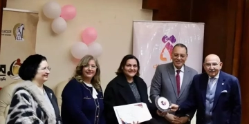 جامعة 6 أكتوبر تكرم د.دينا فاروق أبوزيد 1 - جريدة المساء