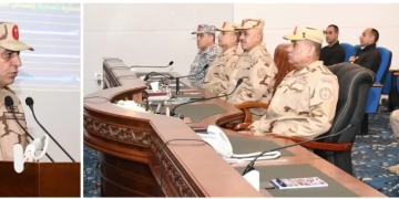 وزير الدفاع يلتقى مقاتلى القوات البحرية والمنطقة الشمالية ويشاركهم وجبة الإفطار 9 - جريدة المساء