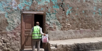 توزيع لحوم مجانًا على 700 أسرة ضمن الأسر الأولى بالرعاية بقري مركز ادفو 1 - جريدة المساء