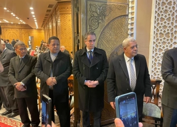 المسلماني يشارك عائلة فهمي عمر في تلقي عزاء شيخ الإذاعيين 24 - جريدة المساء