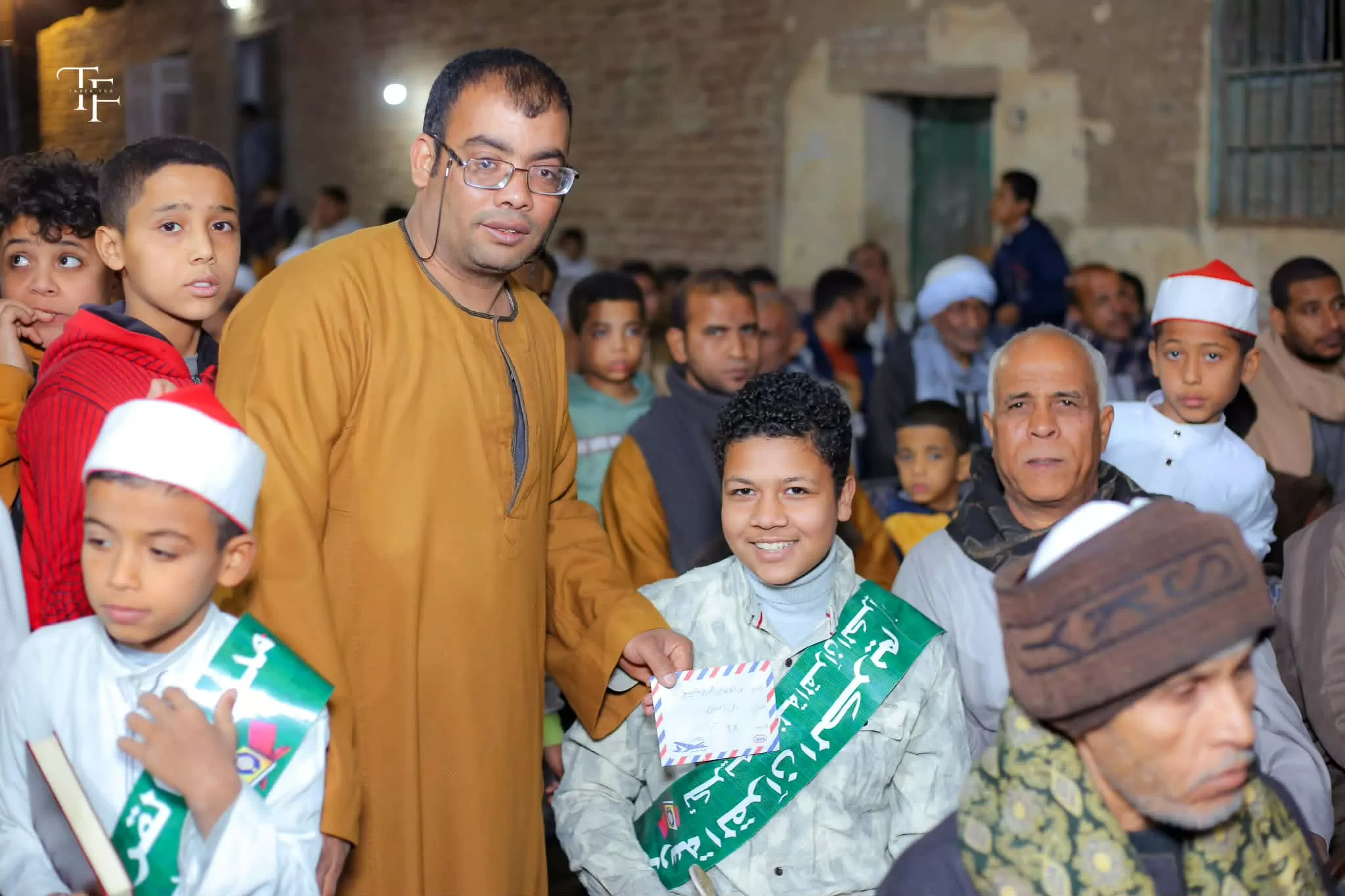 تكريم 100 من حفظة القرآن في مسابقة رمضانية بقرية ساحل دراو بنقادة 120 - جريدة المساء