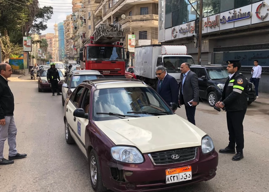 محافظ الدقهلية يشن حملة مفاجئة على سيارات التاكسي والسرفيس بالمنصورة للتأكد من الالتزام بالتعريفة 19 - جريدة المساء محافظ الدقهلية يشن حملة مفاجئة على سيارات التاكسي والسرفيس بالمنصورة للتأكد من الالتزام بالتعريفة 18 - جريدة المساء