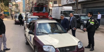 محافظ الدقهلية يشن حملة مفاجئة على سيارات التاكسي والسرفيس بالمنصورة للتأكد من الالتزام بالتعريفة 2 - جريدة المساء محافظ الدقهلية يشن حملة مفاجئة على سيارات التاكسي والسرفيس بالمنصورة للتأكد من الالتزام بالتعريفة 1 - جريدة المساء
