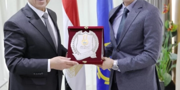 محافظ أسوان يستقبل رئيس الأكاديمية العربية للعلوم والتكنولوجيا لبحث أوجه التعاون المشترك 9 - جريدة المساء
