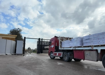 الهلال الأحمر يدعم غزة بزاد 152