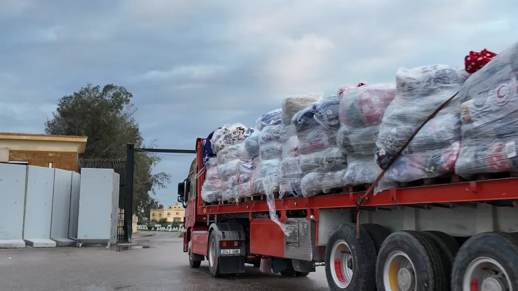 الهلال الأحمر يواصل دعم غزة بأطنان من المساعدات الإغاثية والشتوية 24 - جريدة المساء الهلال الأحمر يواصل دعم غزة بأطنان من المساعدات الإغاثية والشتوية 23 - جريدة المساء