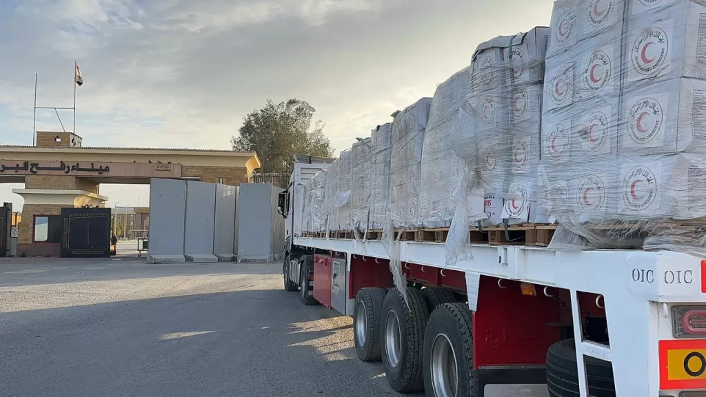 مصر تواجه العاصفة الرملية فى غزة بآلاف البطاطين والملابس الشتوية 27 - جريدة المساء