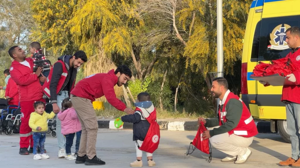 الهلال الأحمر يمد غزة بـ 2980 طن من المساعدات الإنسانية 19 - جريدة المساء الهلال الأحمر يمد غزة بـ 2980 طن من المساعدات الإنسانية 18 - جريدة المساء