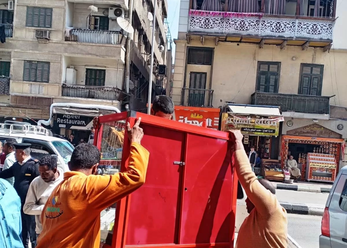 حملات لإزالة الإشغالات ومنع أنشطة التلوث الضوئى بأسوان 19 - جريدة المساء
