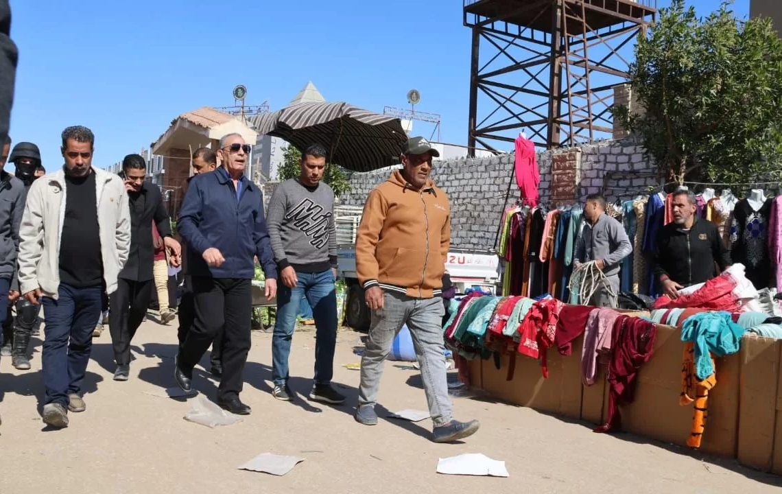 محافظ الإسماعيلية يقتحم فوضى سوق "نفيشة" ويوجه بإنهاء العشوائية بـ "سوق الثلاثاء" 19 - جريدة المساء