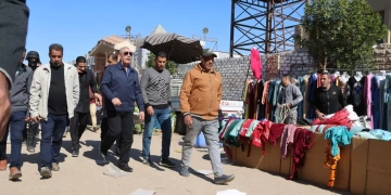محافظ الإسماعيلية يقتحم فوضى سوق "نفيشة" ويوجه بإنهاء العشوائية بـ "سوق الثلاثاء" 1 - جريدة المساء
