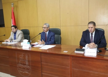 محافظ بني سويف يضع خريطة طريق لضبط منظومة العمل والتقييم ورفع معدلات الإنجاز في الملفات الحيويةفي اجتناعة مع رؤساء المدن والقرى ونوابهم . 45 - جريدة المساء