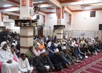 محافظ أسوان يؤدى صلاة الجمعة بمسجد السيدة زينب بالسيل الجديد .. 31 - جريدة المساء